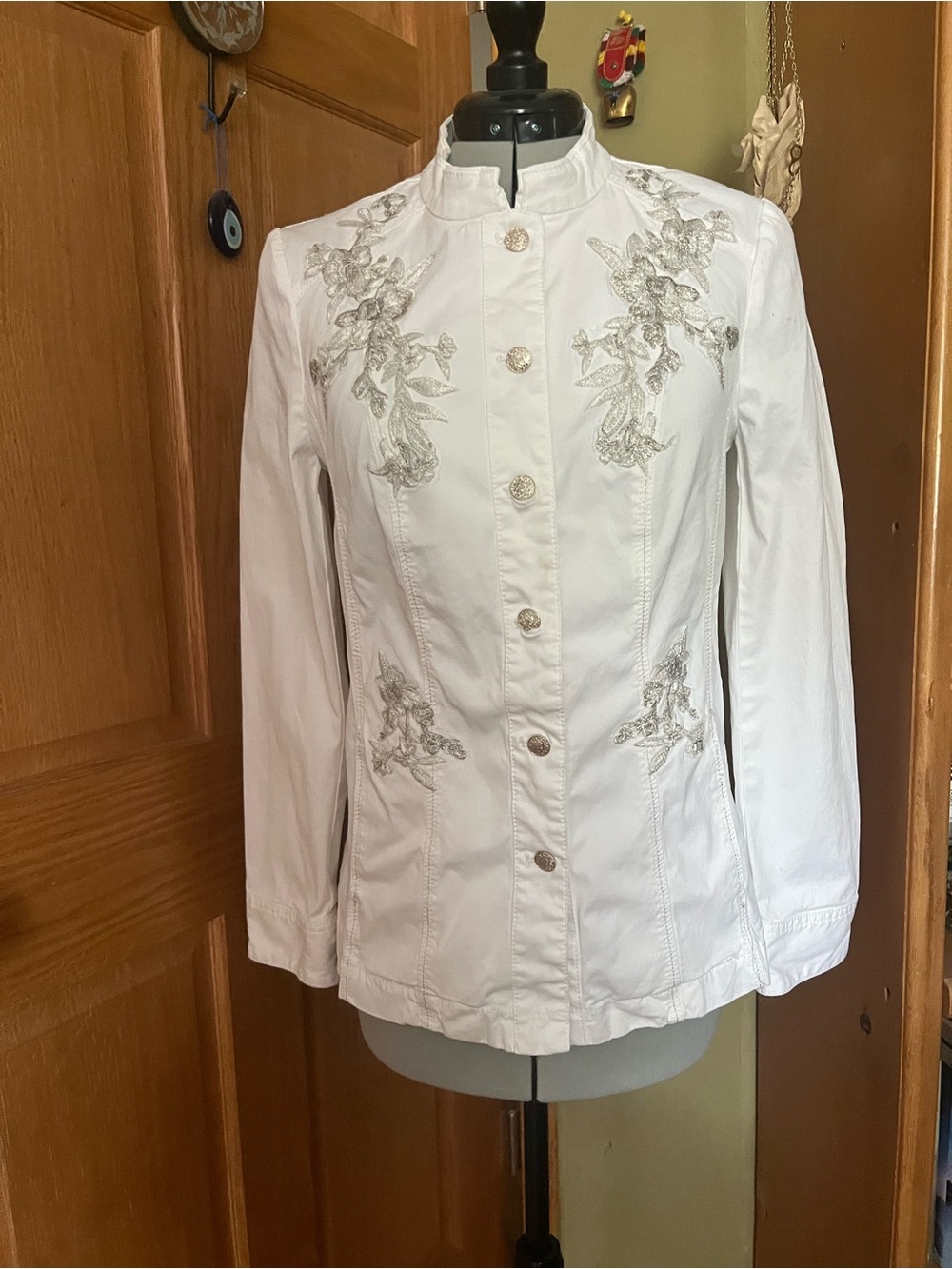 White House Women's White Embroidered stretch denim Button-Up Jacket